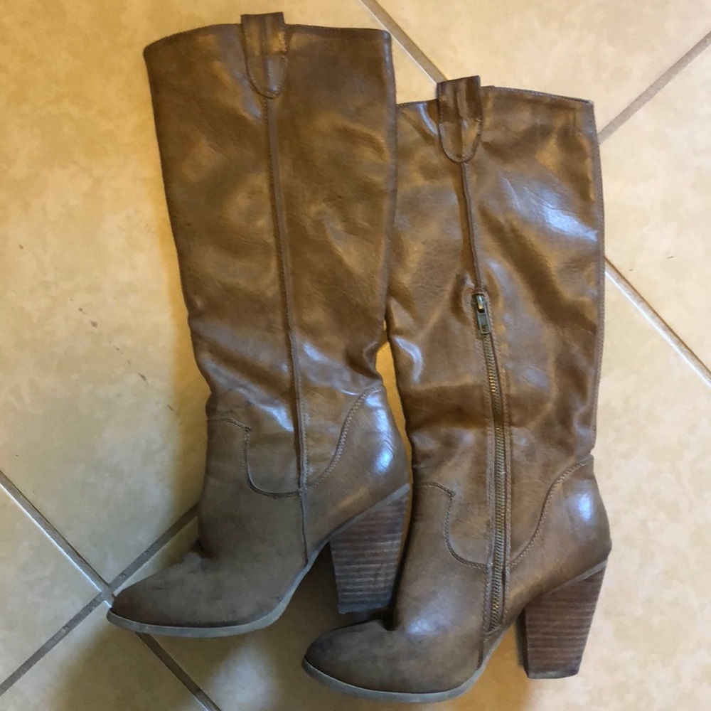 Boutique western/ boho boots with heel